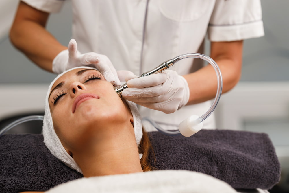 Guía Completa para una Rutina Facial Efectiva y Tratamientos para la Cara 4 Tratamiento facial