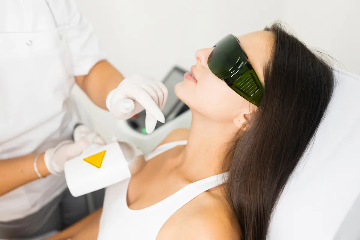 Los Beneficios de los Tratamientos Corporales y la Aparatología Facial 2 curso de aparatologia facial